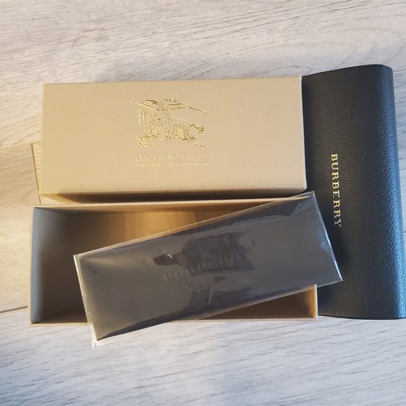 Burberry Sunglasses - Picture 4 of 6